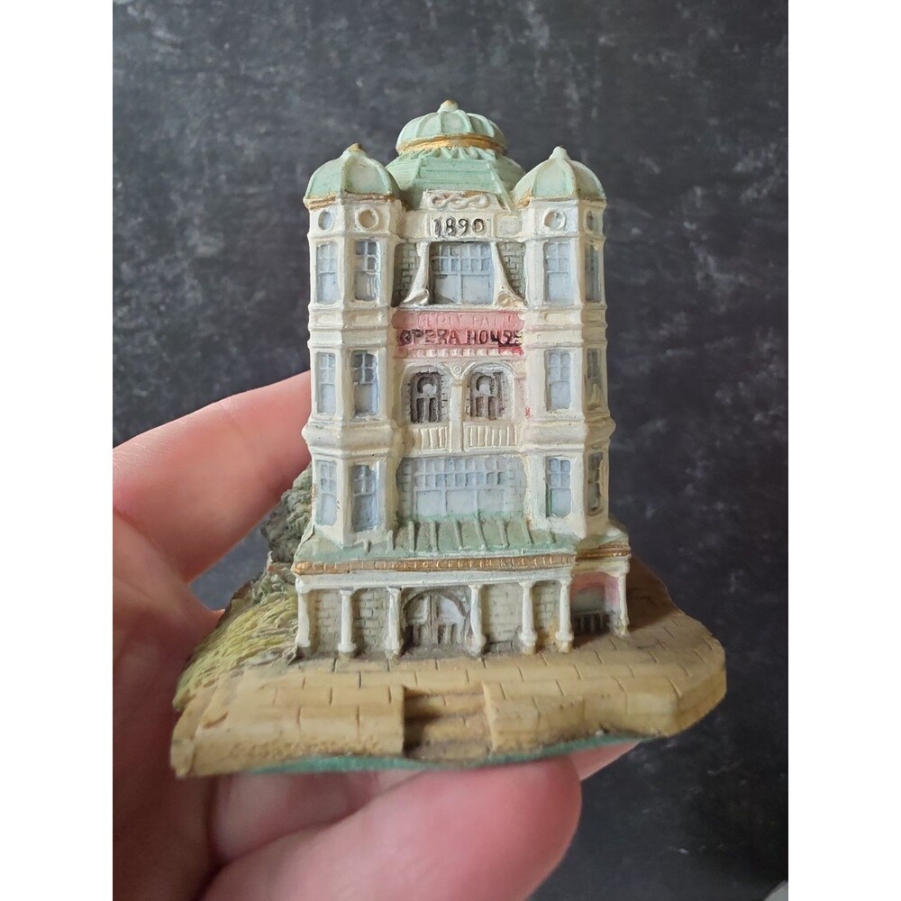 1993 Liberty Falls Opera House AH26 By International Resourcing